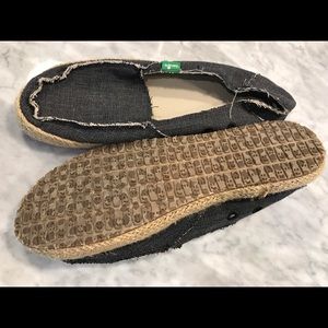 Women’s Sanuk size 9 charcoal Fiona flat shoes